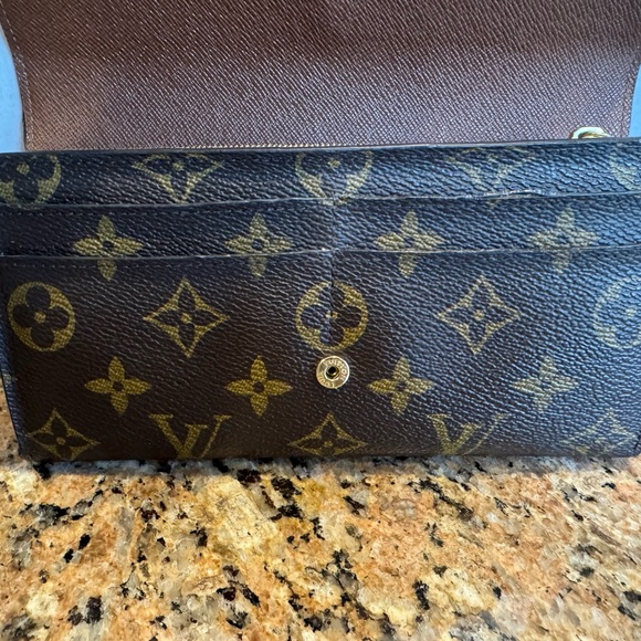 Louis Vuitton Monogram Sarah Wallet - Picture 6 of 12